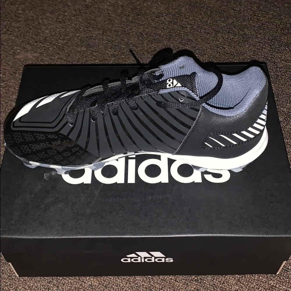 Baseball cleats